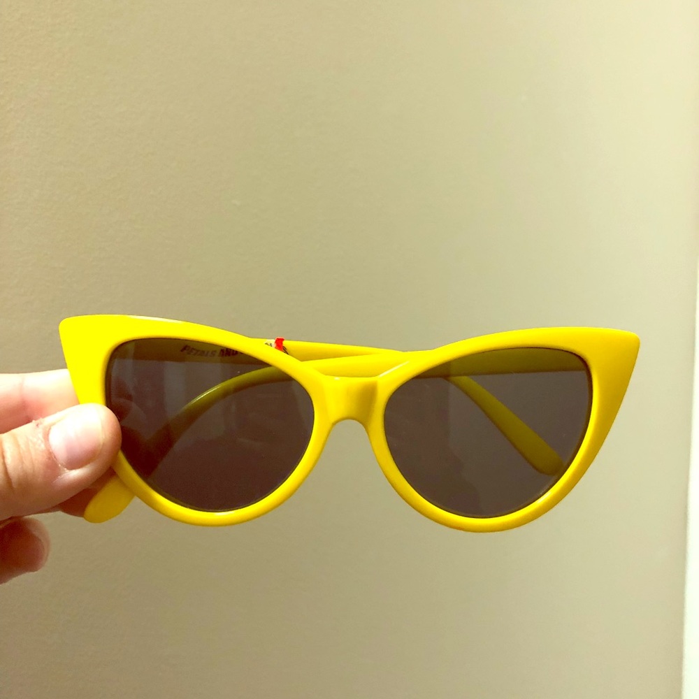Vintage yellow cat eye sunglasses